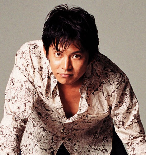 织田裕二化身海怪吓学生(图)