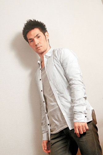 日本歌手中孝介大赞成龙 称听中文歌感亲切(图)