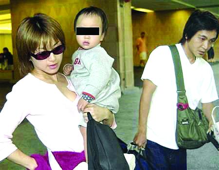 酒井法子一家少有曝光，如今成了媒体焦点 