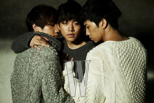 偶像组合2pm展成熟魅力 大热天穿厚重服装(图)