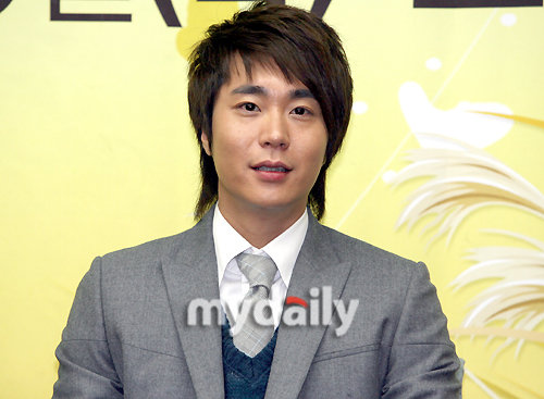 曹成模录制节目脚腕受伤经济损失超10亿