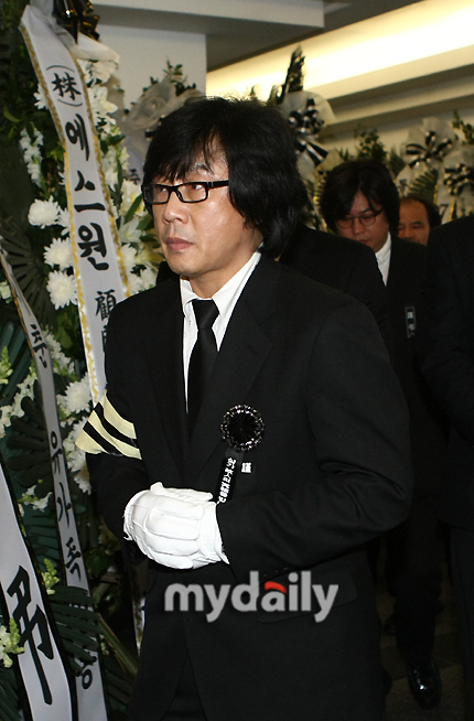 韩国乐坛元老级女歌手白雪熙遗体告别仪式(图)