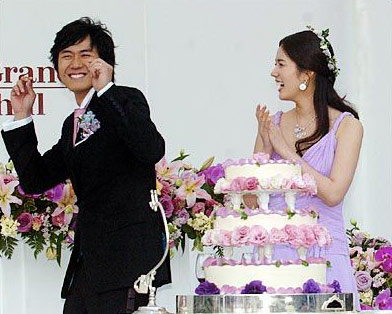 韩情脉脉:韩星婚礼三大特点 嘉宾阵容胜颁奖礼 - 手机新浪网