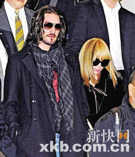 滨崎步与Manuel 在成田机场