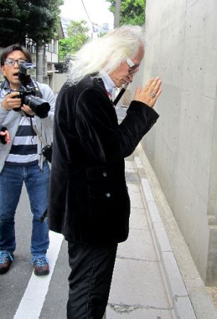 内田裕也被释放赴妻树木希林住宅前谢罪 图 手机新浪网