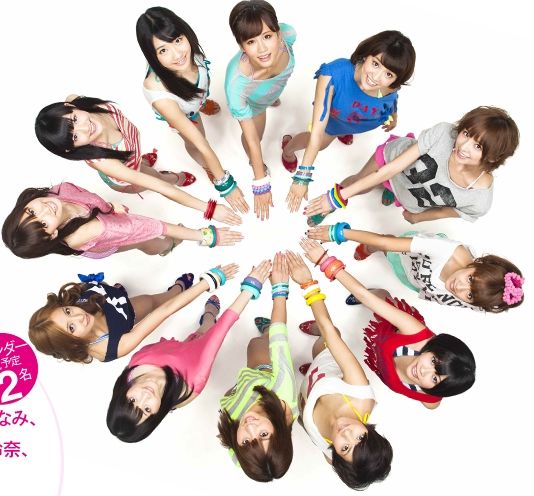 AKB48推出2012年历前田敦子等穿围裙上镜(图)_手机新浪网