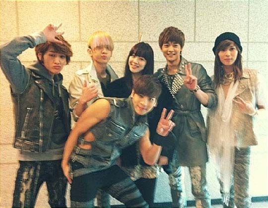 f(x)成员Sulli和SHINee