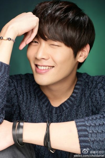 崔丹尼尔眼睛放电