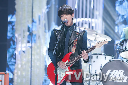 CNBLUE成员郑容和