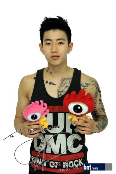 朴宰范与小新小浪合影