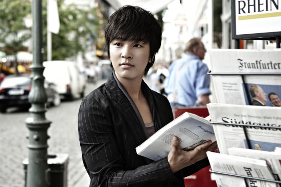 韩星金桢勋抵达北京 将与成龙章子怡同台