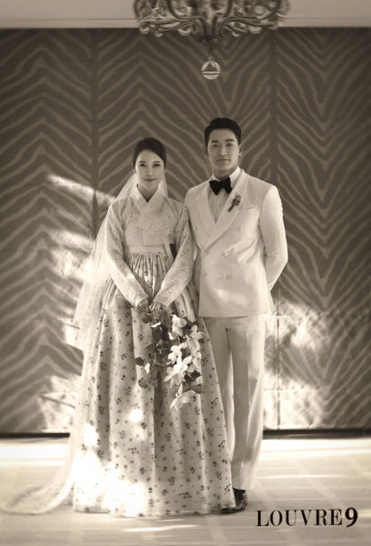 白智英郑锡元夫妇公开韩服写真高贵迷人_手机新浪网