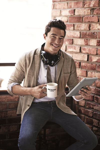 韩星丹尼尔-亨利代言咖啡显摩登潇洒(图)