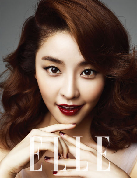 《我结4》郑柔美拍慈善写真展优雅性感风