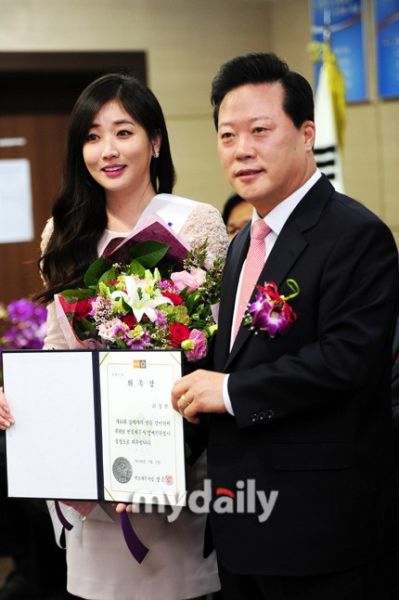 崔贞媛参加纳税人之日相关活动