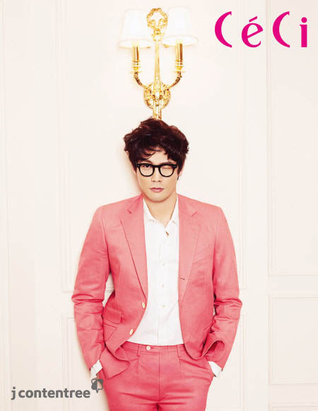 韩星崔丹尼尔拍写真穿暖色西装成浪漫男