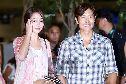 25 09:07:32 bnt新闻 摘要:李秉宪与妻子李珉廷位于京畿道广州的婚房