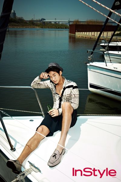 韩星李泰成夏日游艇写真悠闲帅气(组图)