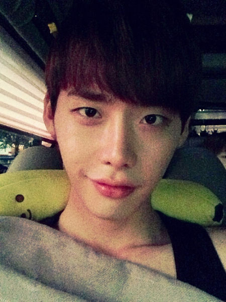 李钟硕面容精致