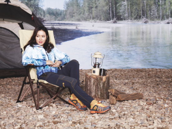 孙艺珍拍户外写真