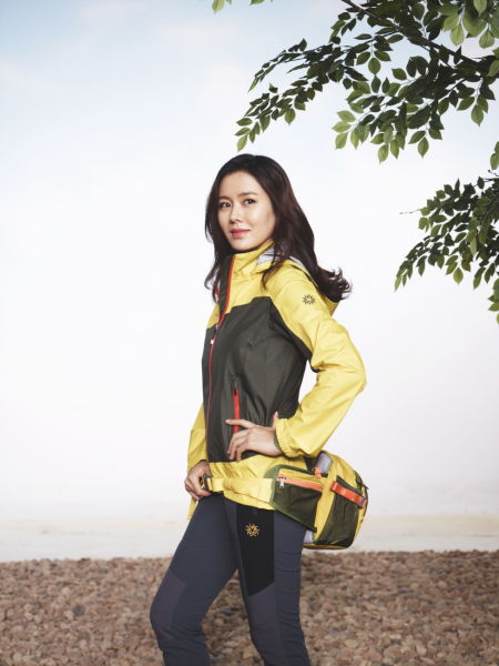 孙艺珍展自然清新美