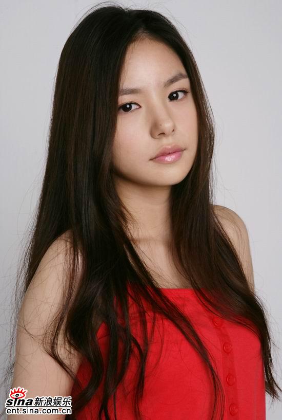 组图 韩国美少女闵孝琳写真长发披肩清纯可人 手机新浪网