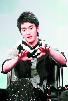 崔始源　陈飞　摄