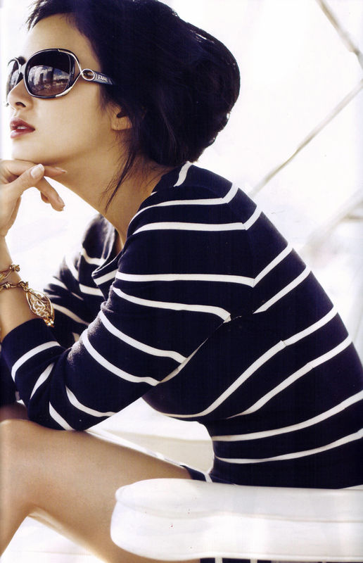 金泰熙浓妆艳抹