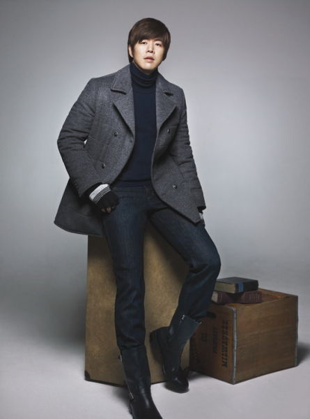 韩星李尚允拍摄秋装写真 变身浪漫魅力男(组图)