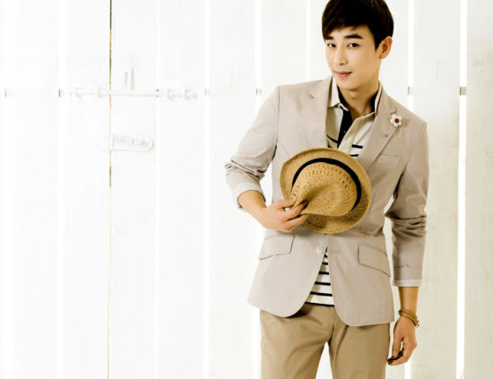 韩星陈益汉春装写真