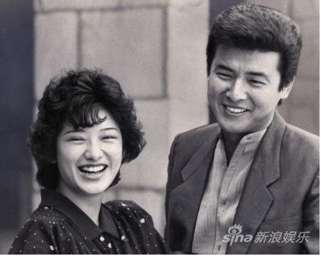 山口百惠与老公连续七年拿最佳名人夫妇 手机新浪网