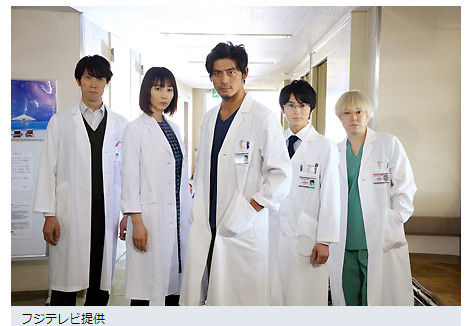 坂口宪二赶拍《医龙4》，婚期尚未决定。