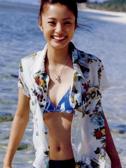 上户彩拥有巨乳上围，让不少日本男网友大感意外。