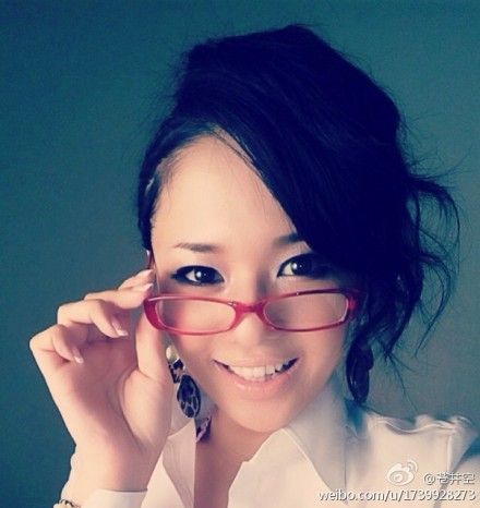 苍井空教师节微博晒制服美照