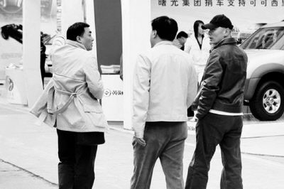 葛优现身北京车展