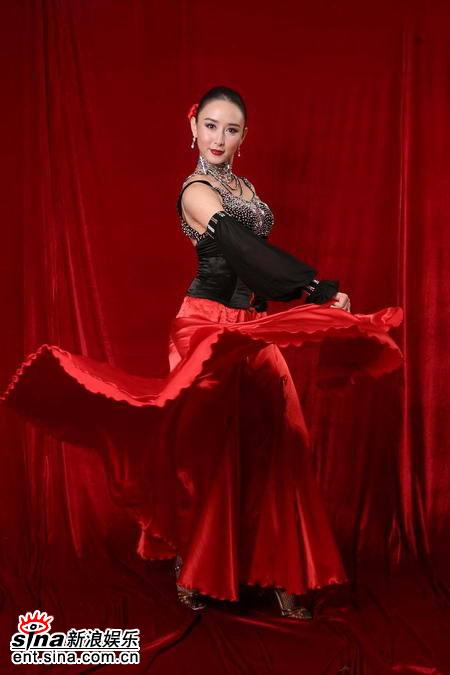 胡静十年后重返舞台 惹火造型诱惑"舞林"(图)