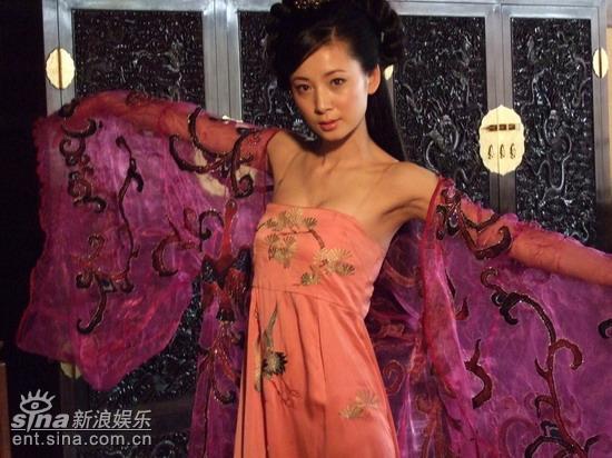 徐筠化身中国古代性感女神 拍照间歇不忘搞怪