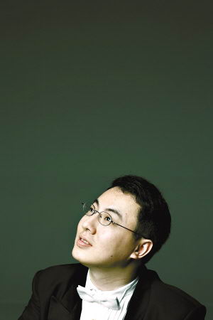 秦川曾凭演奏现代钢琴之父梅西安的作品在国际比赛上获得大奖.