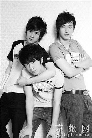 明星全接触 东方卫视07年《加油好男儿》专题 正文   昨天,正忙于准备