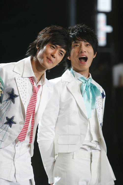 好男儿全国巡演上海开唱 新旧好男大战人气(图)