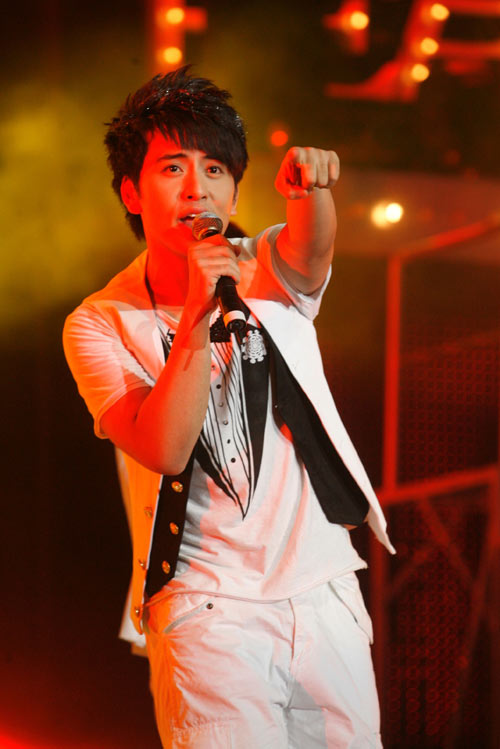 好男儿全国巡演上海开唱 新旧好男大战人气(图)
