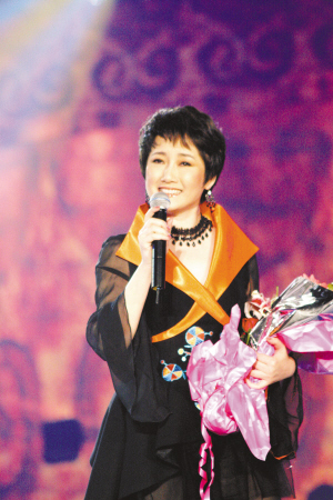 赴美被骗歌手承认慈善演出 双方有望和平解决