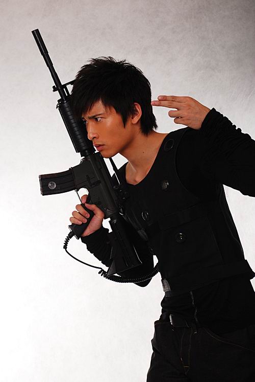 电竞大使邓安奇化身战警引领cosplay新潮图