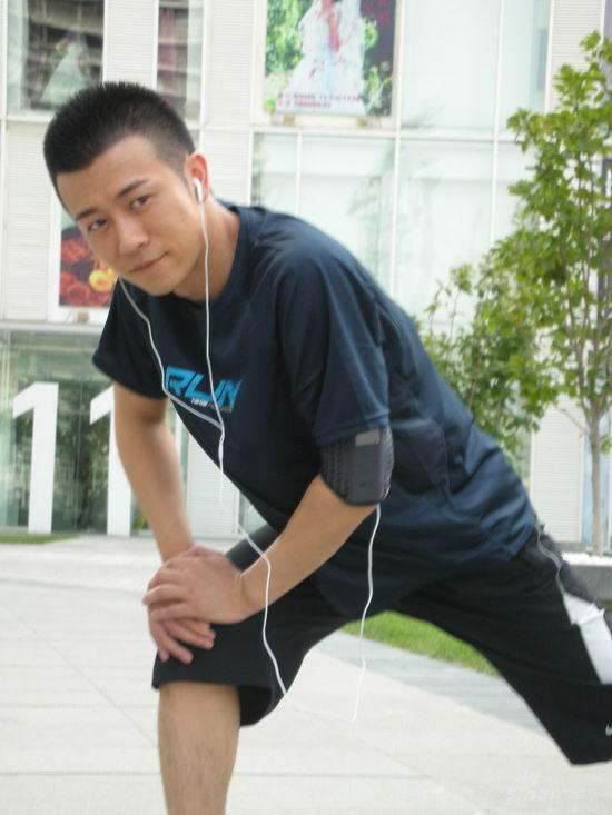 林申展时尚动感吴英为脱下西装变飞人