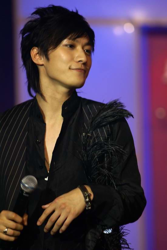 乔任梁十月掀乐坛风浪 重金打造写真生日首发