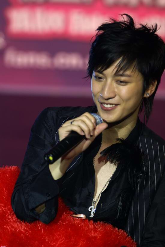 乔任梁十月掀乐坛风浪 重金打造写真生日首发