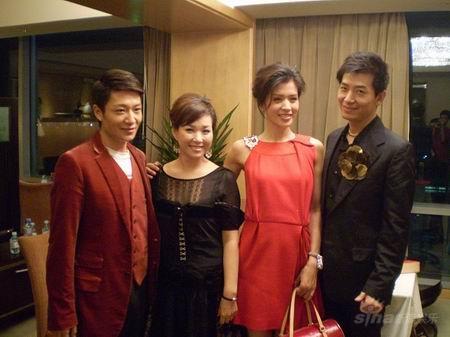 李宗翰复古装现身时尚晚宴