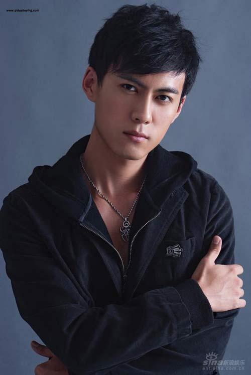 王骏毅《谍战古山塘》中演绎卧底的风采(图)