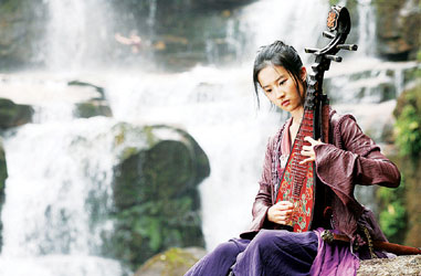 刘亦菲在《功夫之王》中饰演“金燕子”一角