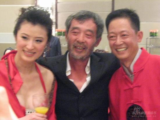 夫妻和田壮壮合影